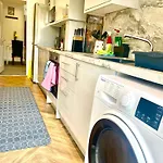 Executive Apartments, Nr City Centre With Private Parking