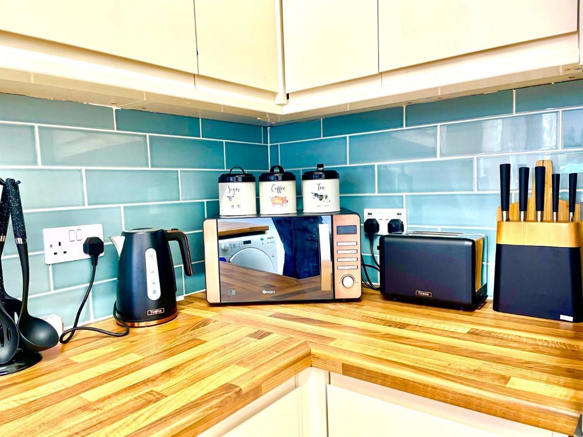 Apartment Executive Apartments, Nr Centre With Private Parking *