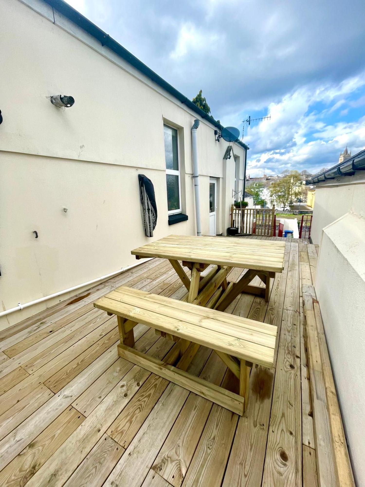 Executive Apartments, Nr Centre With Private Parking *