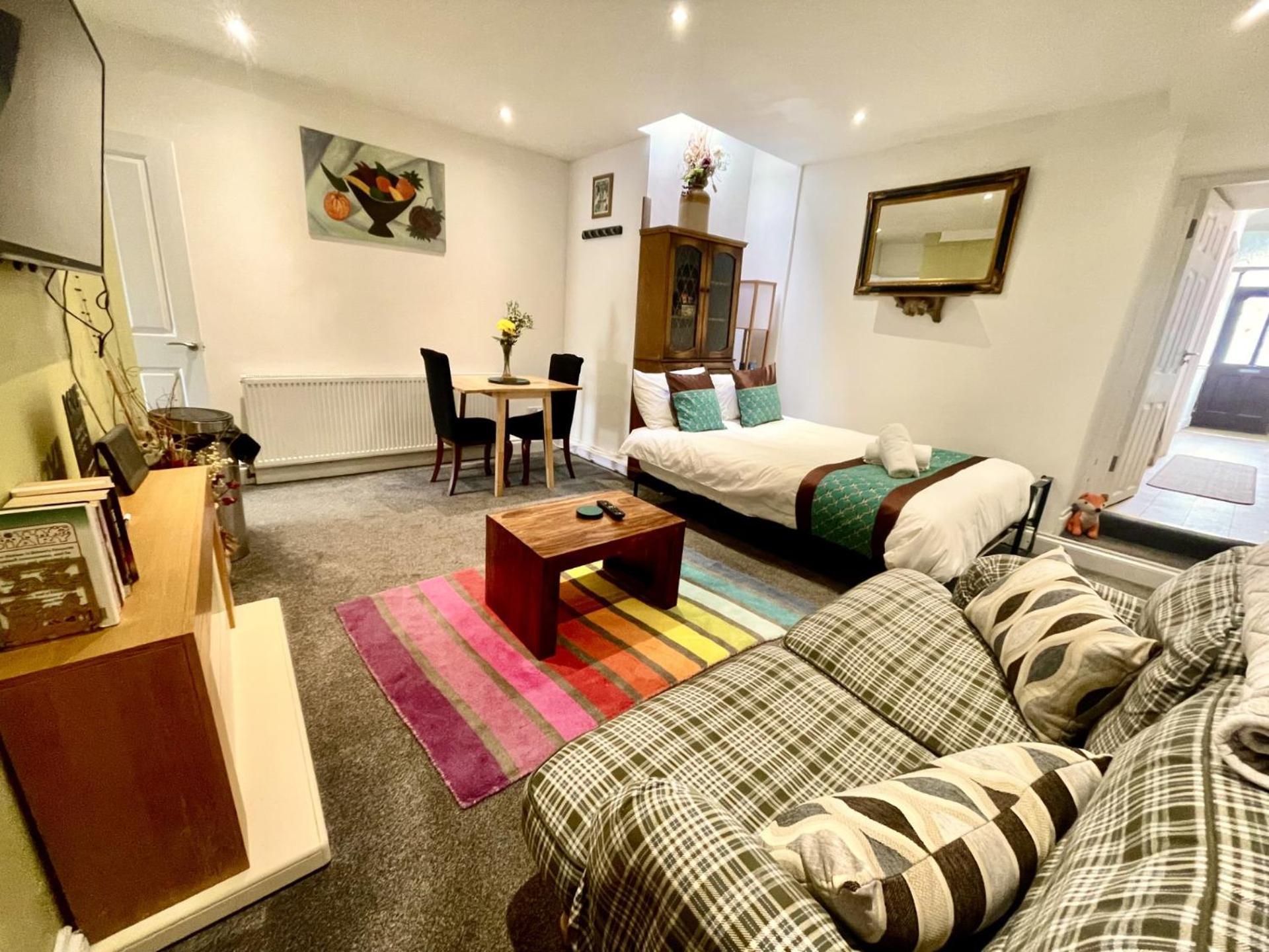 Apartment Executive Apartments, Nr Centre With Private Parking *